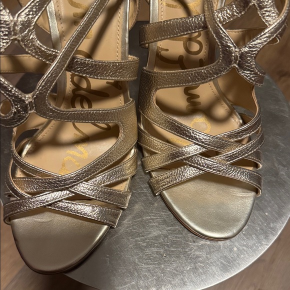 PRE-OWNED Sam Edelman Elegant Gold Strappy Sandals - Picture 2 of 15